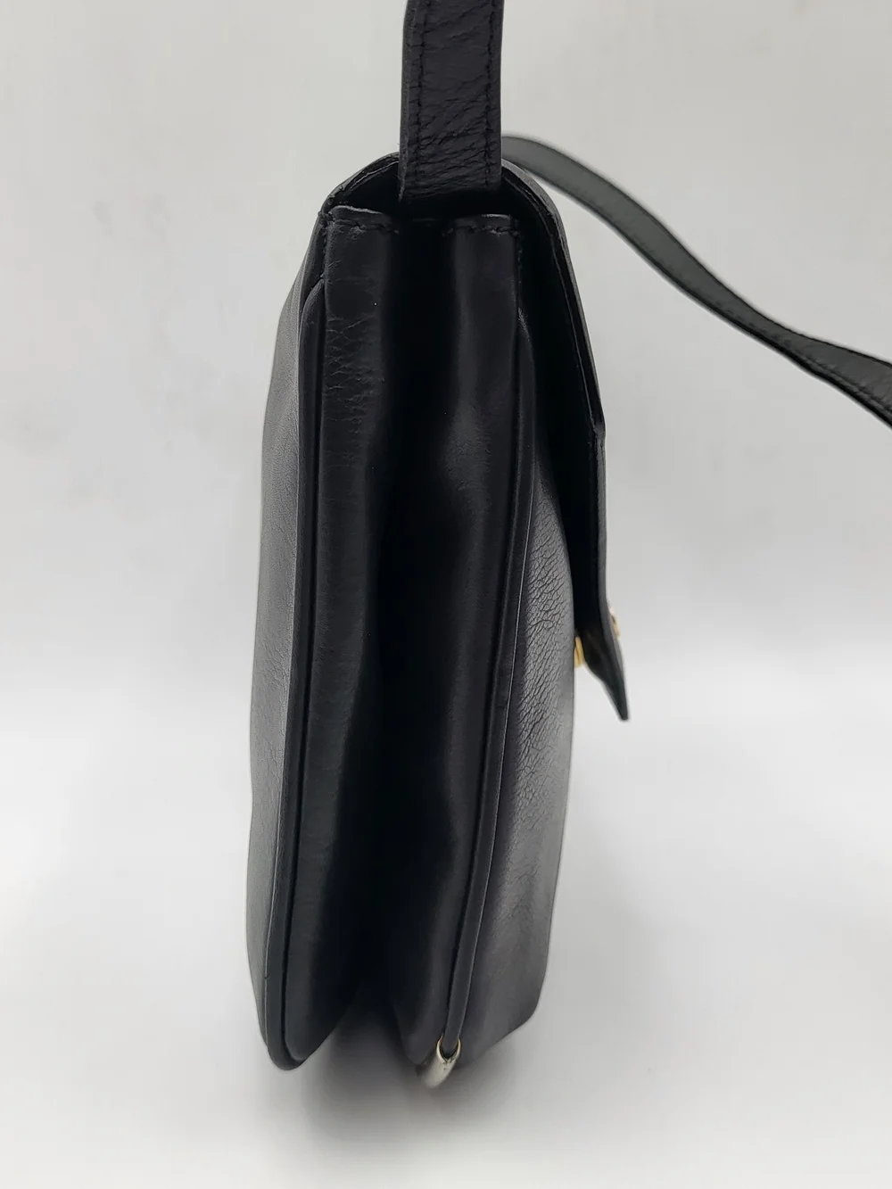 Celine Supple Besace Triomphe Calfskin Leather Medium crossbody bag. Auth w/COA,